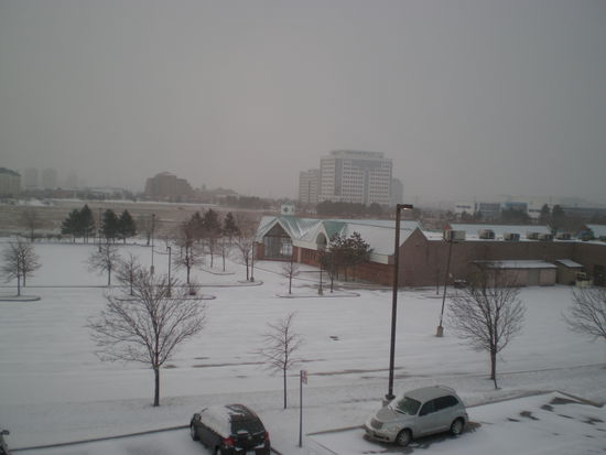 So sieht es hier im Moment aus!!!
Ich mein ich mag Schnee aber nicht im April!!!