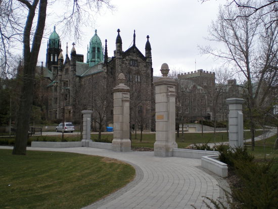 Teile der Uni, sieht echt hammer aus und erinnert ein bisschen an Harry Potter