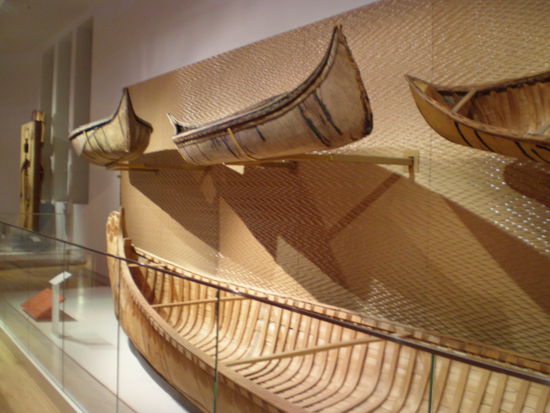 Indianerkanus, nicht zu verwechseln mit den Eskimo Kajaks