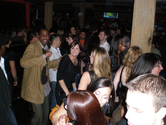 Wie man sieht war die Stimmung gut und das Ambiente ist auch ganz cool. Schlicht aber stilvoll