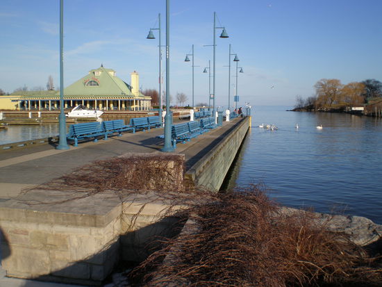 Hier ein Teil des Yachthafens mit nettem Restaurant und nem kleinen Peer