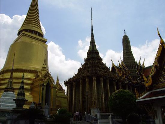 Wat Phra Kaeo - alter Koenigspalast mitten in Bangkok