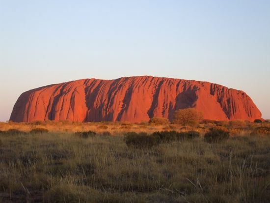 Der Uluru ganz in rot - kurz vor Sonnenuntergang
