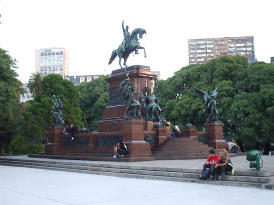 einer der vielen Plaetze in Buenos Aires