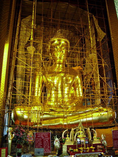 ... mal wieder eine Buddha-Statue ...