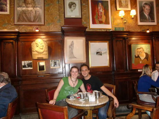 im wohl bekanntesten Cafe von Buenos Aires, dem "Cafe Tortoni"