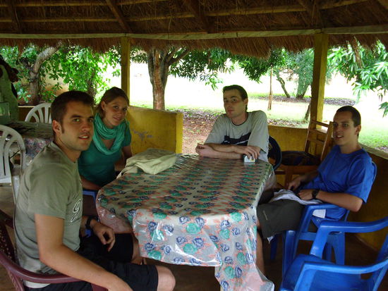 Unsere kleine Reisegruppe, bis auf Jenny, die steht hinter der Kamera