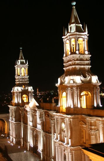 Kirche am Plaza by night