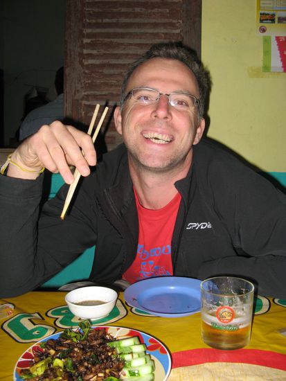 Fritierte Heuschrecken, dazu Chilli-Lemon Sauce und ein BeerLao