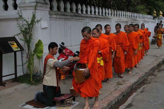 Almosengang der Mönche