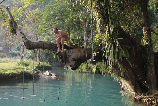 Absprung in kühle Nass