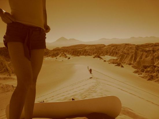 Aber auch beim Sandboarden gibt es die sexy Boarderbunnys!