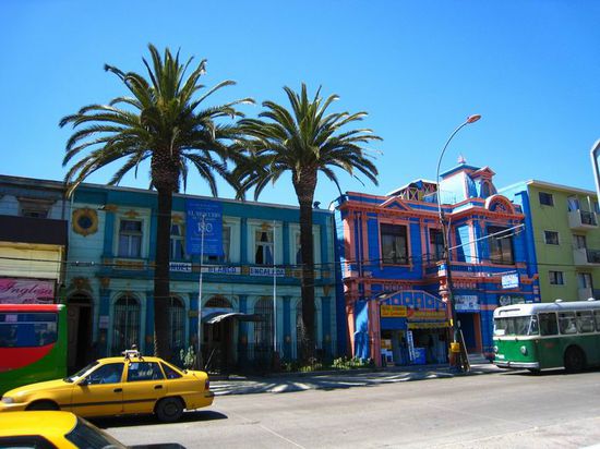 Wieder schöne bunte Häuser in der Stadt