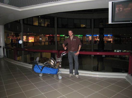 Der Flughafen von Santiago... genau hier habe ich vor knapp drei Monaten geschlafen... da gab es hier aber noch gemütlichen Teppichboden. Tja, leider ist die Modernisierung mal wieder zum Nachteil der Backpacker