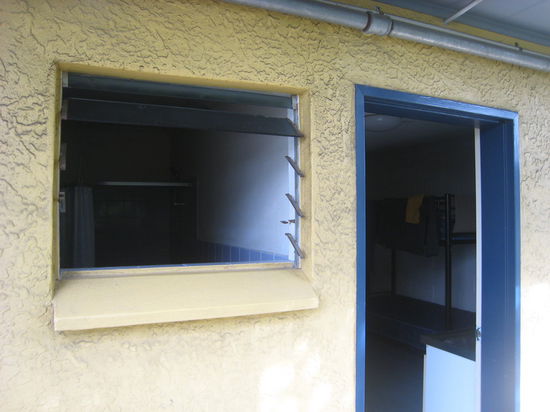 Sehr leichte Arbeit für die Einbrecher.