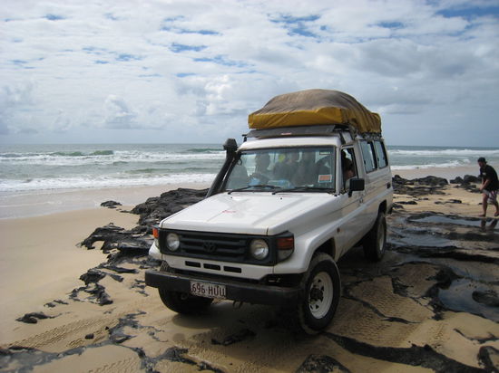 auch die etwas anspruchsvolleren Wegesabschnitte hat unser durchgerosteter Jeep gemeistert