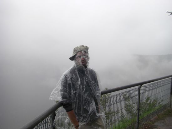 "Es gibt kein schlechtes Wetter, nur schlechte Kleidung" Und die hat ein echter Backpacker immer dabei 