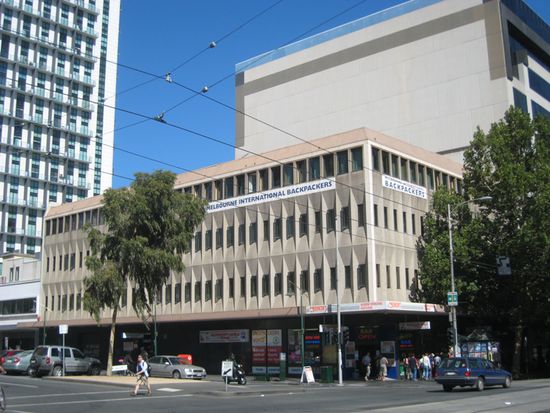 Melbourne... das einzige Hostel in der ganzen Stadt, das noch zwei Betten frei hatte, war dieser ätzende Bunker, das Backpackers Inn