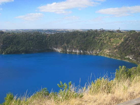 Blue Lake bei Mt. Gambier
Verrückt: Der See ist echt so blau, als ob jemand Farbe rein geschüttet hätte