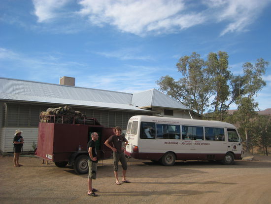 Unsere treue ALICIA ,die uns sicher über alle Pisten, Roadkill und Drempels quer durchs Outback gebracht hat.