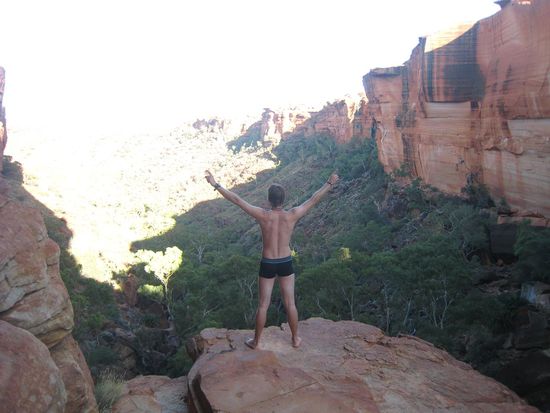 Auf halber Strecke gab’s dann eine Abkühlung in einem großen Wasserloch. Überquerung wurde mit dieser Aussicht belohnt.