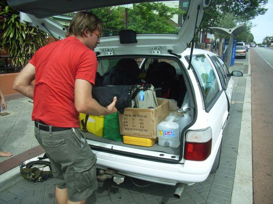 Unser Heim für die nächsten 3 Wochen wird bestückt