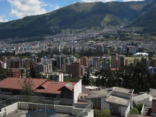 Blick von meinem Balkon runter nach Quito Stadt