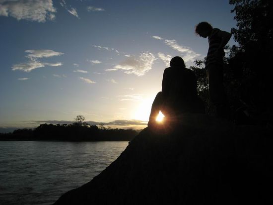 Sonnenuntergang an einem "kleinen" Seitenarm des Amazonas