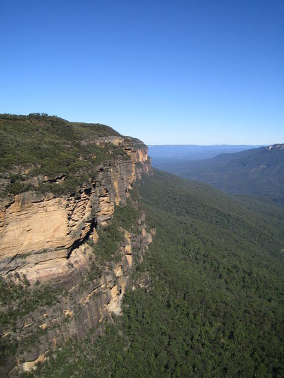 Dies ist der Blick, den man entlang der Wanderroute am Cliff Walk genießt. Bin bis zum Ende des Berges gelaufen und dann um die Kurve rum gings weiter.