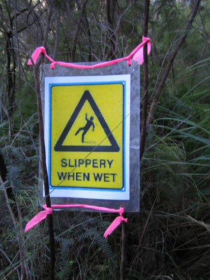 Jawohl, rutschig wars tatsächlich. Hab mich auch auf den Treppenstufen mal auf den allerwertesten hingesetzt.