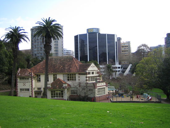 Myers Kindergarten mitten in der Stadt, Queen Street