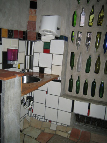 Hundertwassertoilette in Kawakawa