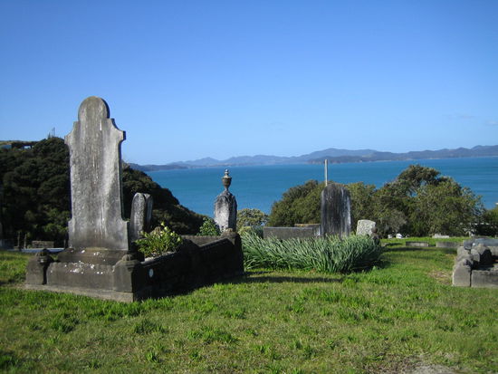 Blick in Russels vom Friedhof auf die See
