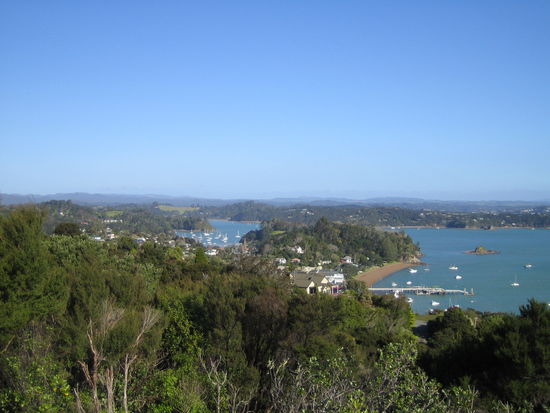 Blick auf den Hafen von Russels
