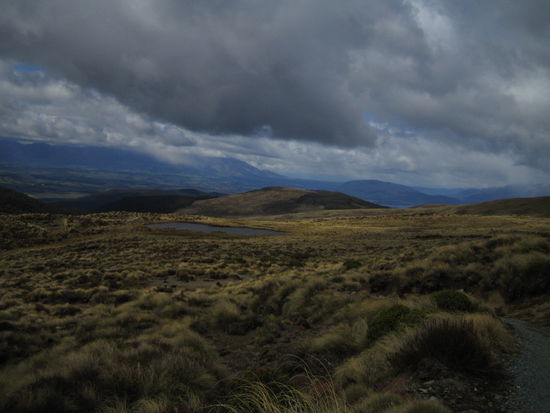 Und immer wieder ziehen am Nachmittag Wolken auf. Schnee hatten wir am späten Nachmittag auch.