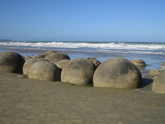 Als hätte sie jemand der Reihe nach abgelegt.