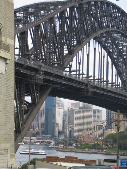 Blick von Milson Point auf die Harbour Bridge und Skyline
