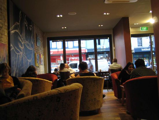 Gloria Jeans Coffee - eine Kaffeekette, den man ueber die ganze Stadt verstreut findet (genau wie Starbucks) mit tollem Chai.