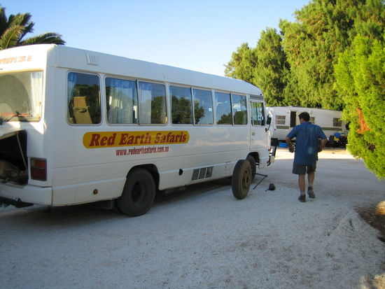 Reifenpanne unseres Buses.