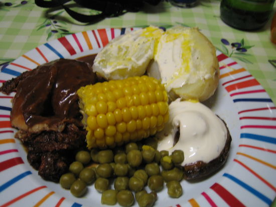 Dinner auf der Schaafsfarm. Gary hat gut für uns alle gekocht.
