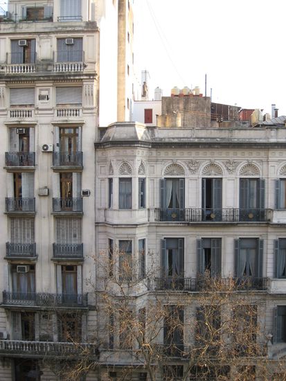 Blick von meinem Hotelzimmer auf die gegenüberliegende Häuserfront