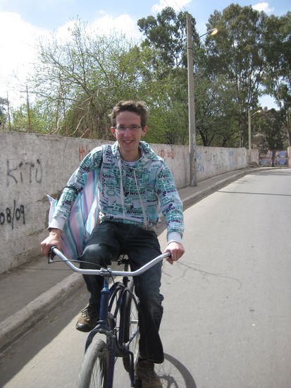 Julian auf dem Weg ins Comodore ("Essensausgabe".