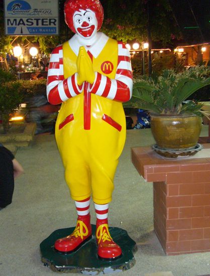 In Thailand ist selbst Ronald McDonald höflich