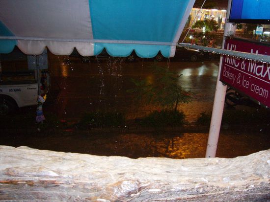 Die Straße wurde zum reißenden Fluss
