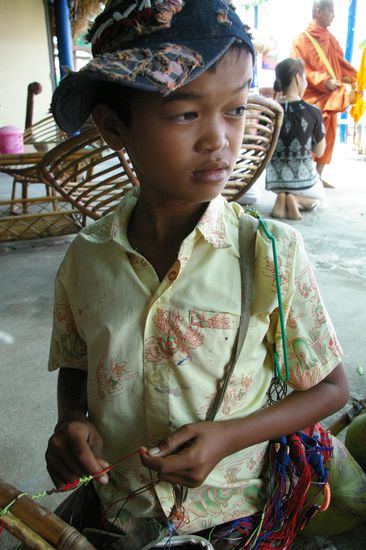 Junger Verkaeufer am Strand...