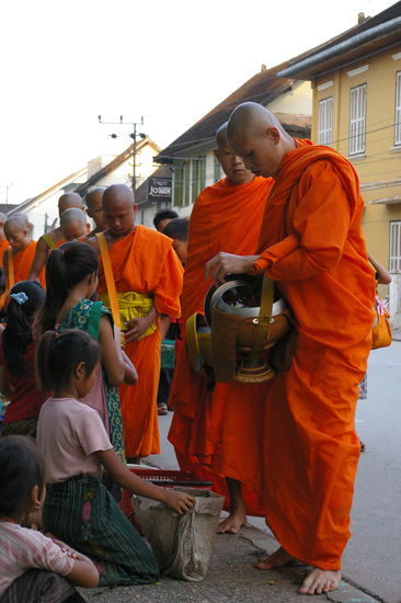 Der Almosengang der Moenche.