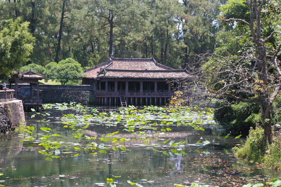 Der Pavillion am Teich der Grabanlage von Lang Tu Duc.