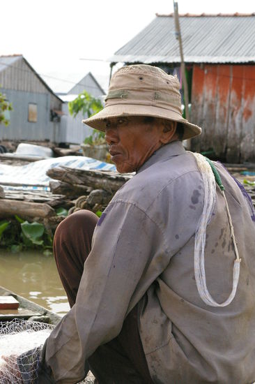 Ein Fischer bei seiner taeglichen Arbeit.