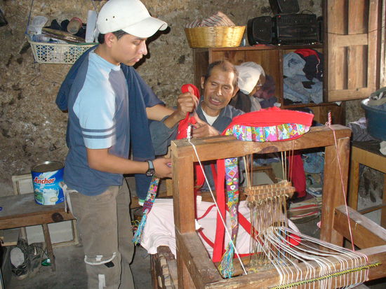Abuelo Francisco an seinem Webstuhl