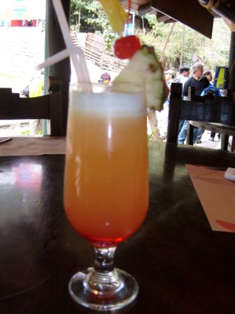 Primavera: Grenadine mit Orangensaft und Deko